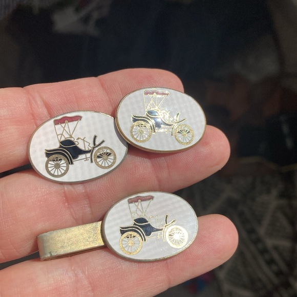 Old car cuff link tie clip set - Picture 2 of 4